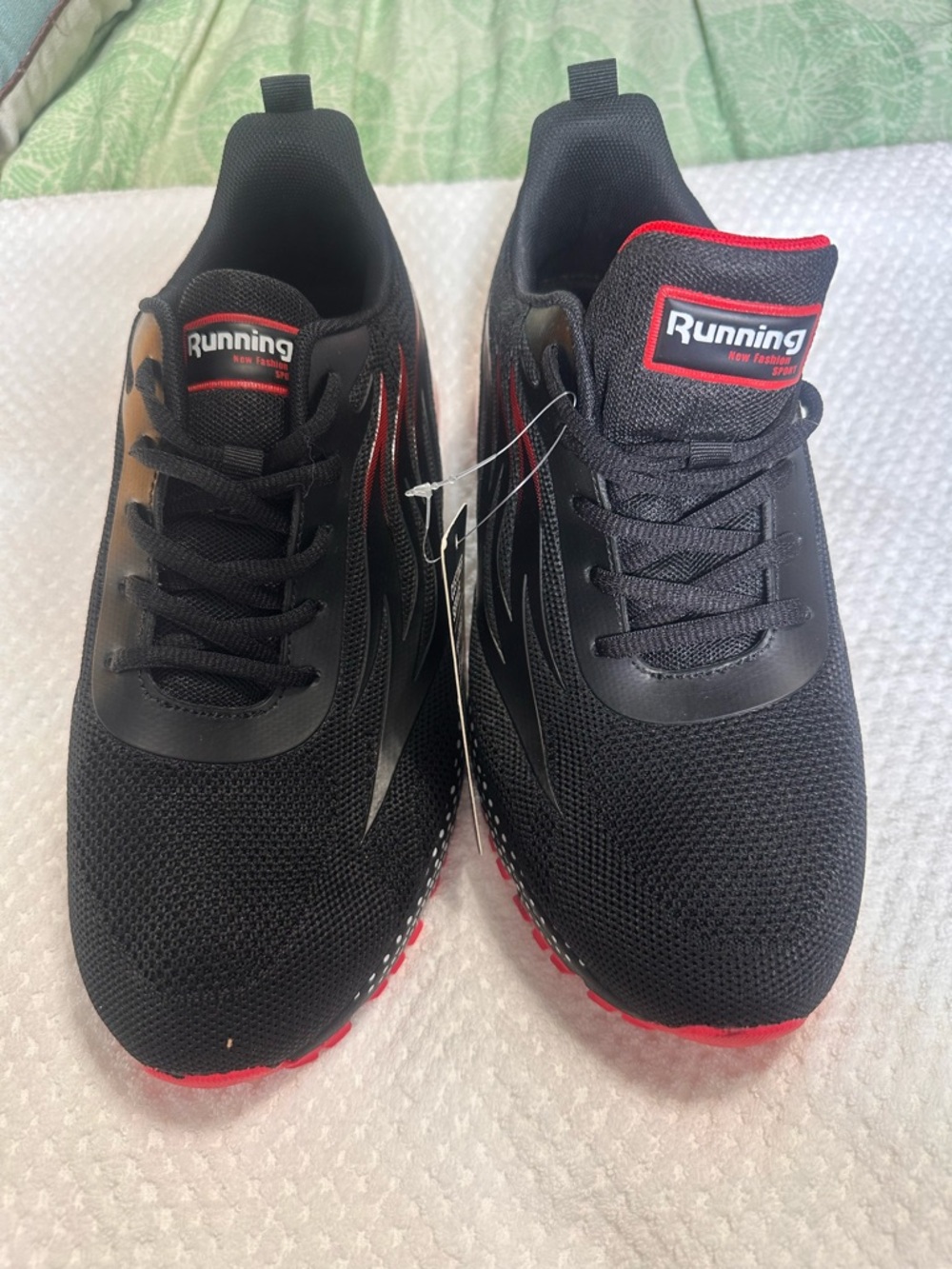 Low-Profile Men's Athletic Shoes in Black and Red